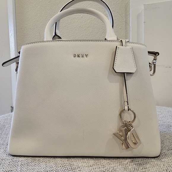 DKNY PURSE - Picture 11 of 16